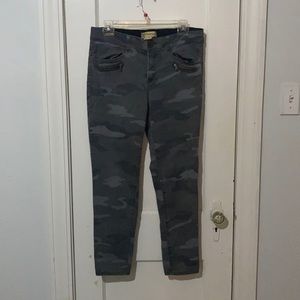 Democracy gray tones camp pants. Great used condition.